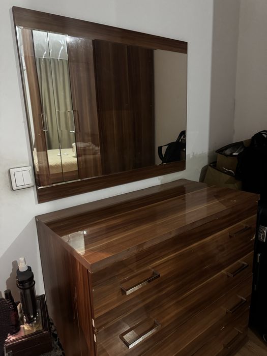 Продам шкаф спальный