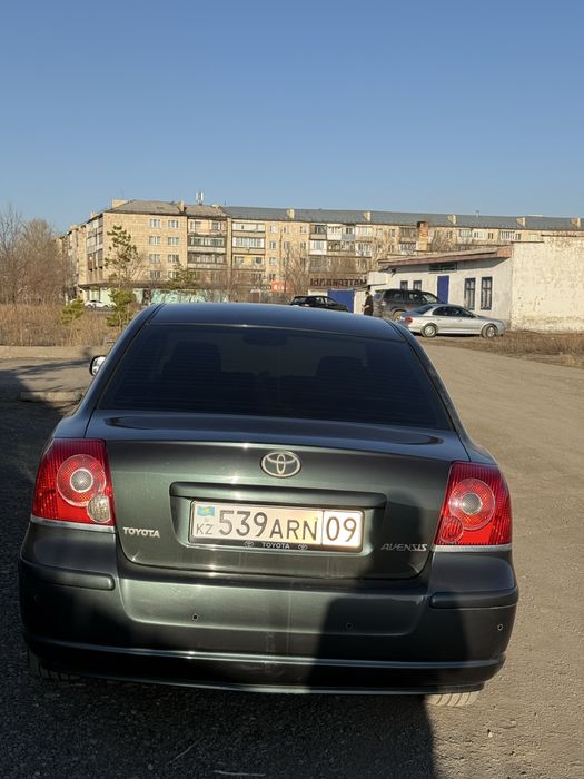 Toyota Avensis.