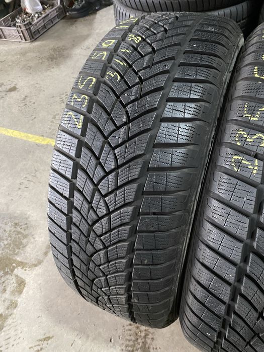 Anvelope iarna 235/50/19 Goodyear Ultra Grip Performance 235 50 19 R19