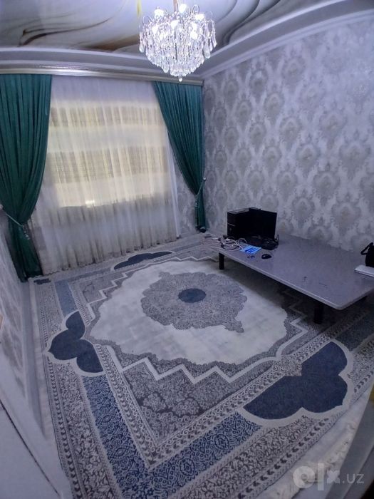 Qarshi shaxar markazidan 2 xonali kvartira sotiladi