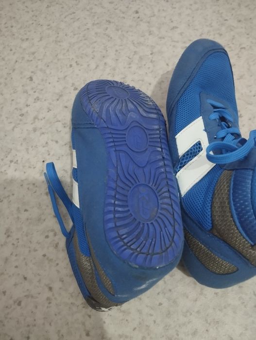 Продаю борцовки оригинал 39