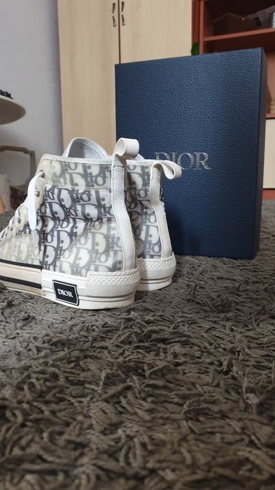 Vând   Dior   b23