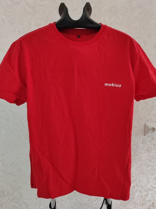 Фудболка в красном цвете