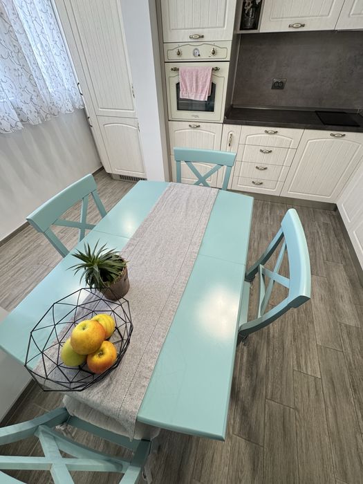 Разтегателна трапезарна маса с 4 стола