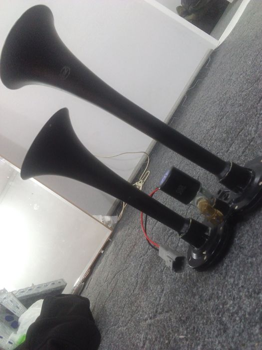 CEC pnevmo signal 24V sotiladi
Ikki trubali, holati yaxshi, kuchli ovo