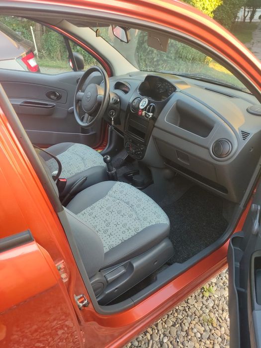 Vând Chevrolet Spark