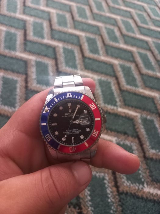 Rolex qul soati bor sotiladi