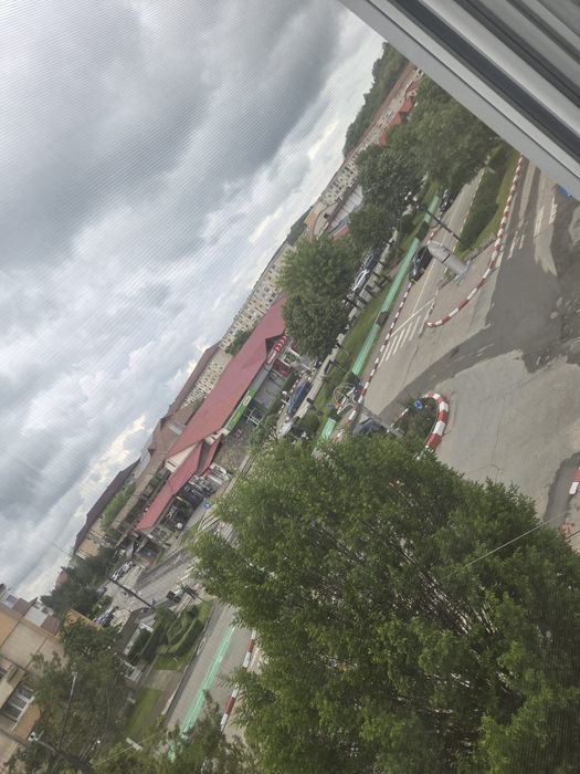 Închiriez apartament în centru.