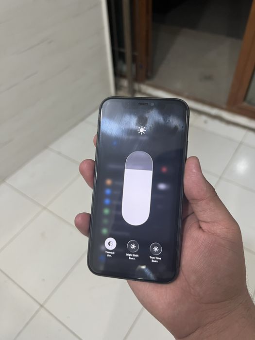 Iphone 11 64 xotira 74 yomks