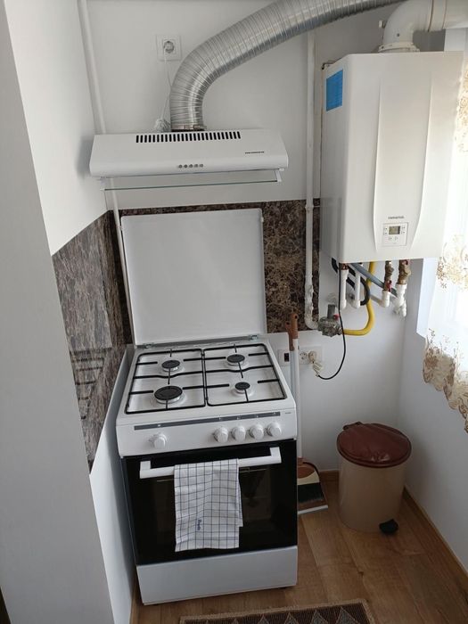 Inchiriez apartament 2 camere decomandat
