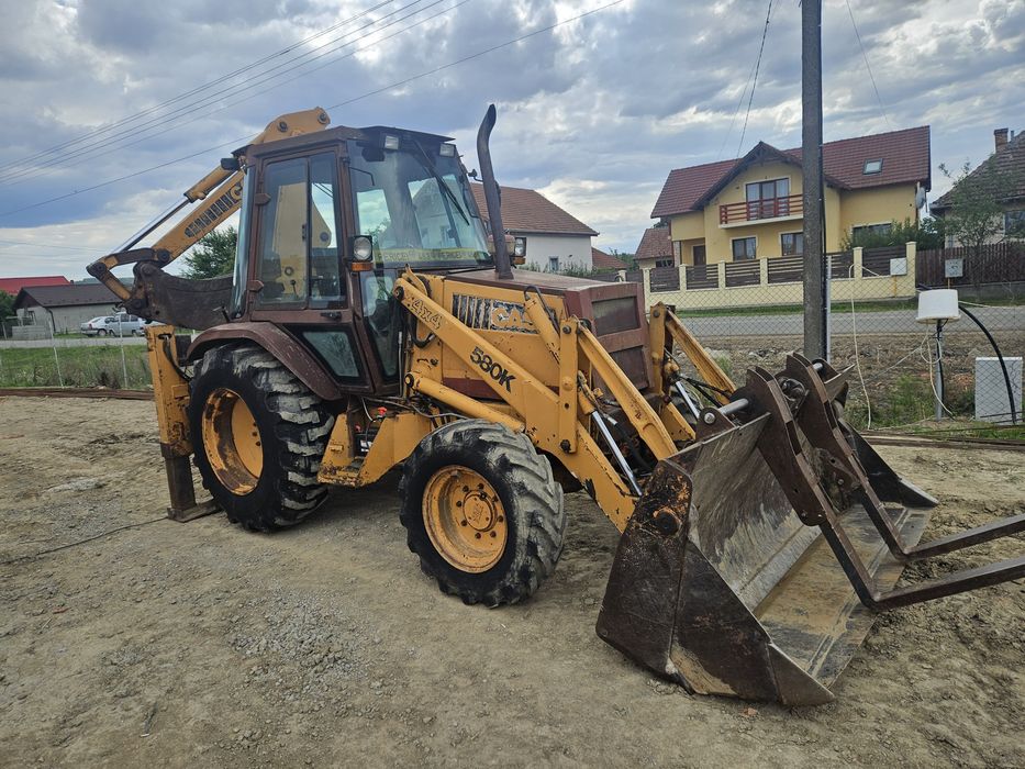 Vând buldoexcavator Case 580k