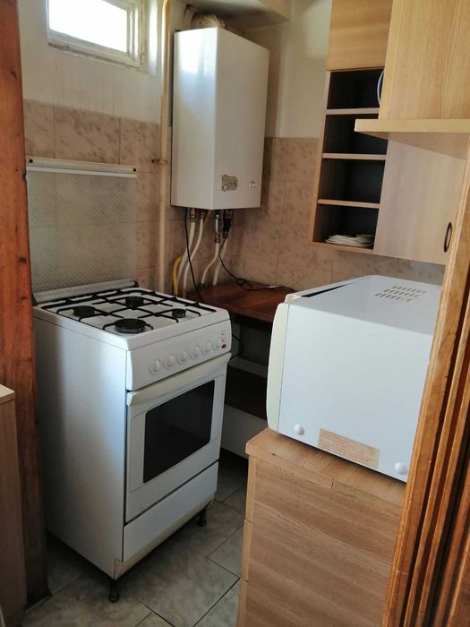 PROPRIETAR - GARA/BILLA - Camera mare(living) in apartament 4 camere
