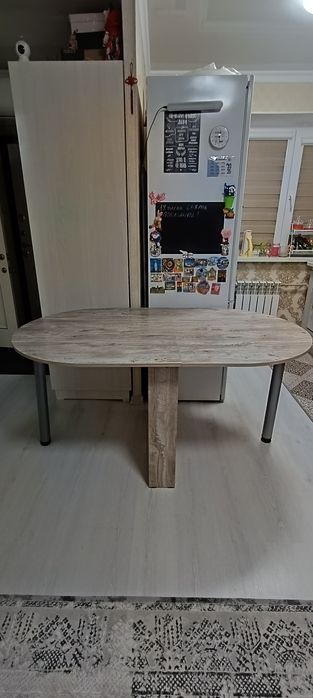 Продам  кухонный стол