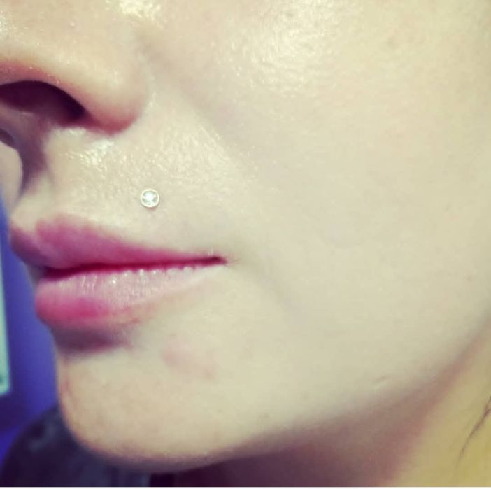 Прокол ушей, пирсинг, с выездом на дом.