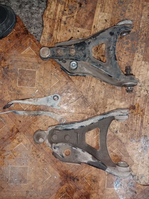 Передний рычаг вилка Рено клио Renault Clio