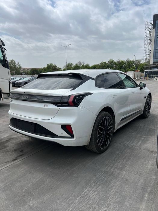 Zeekr 001 2025 — 2