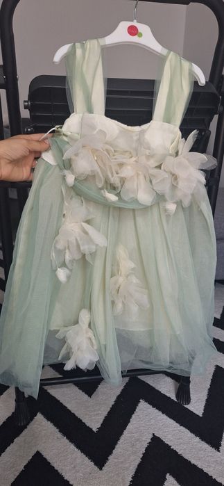 Rochie de ocazie potrivita pentru 6 ani