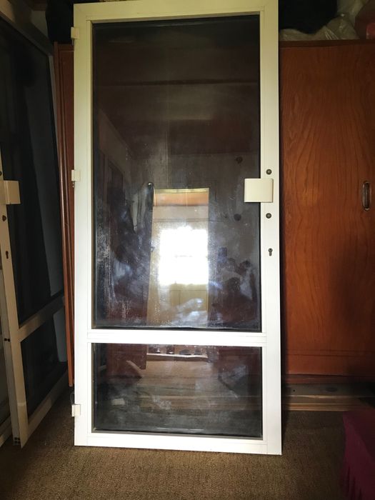 Брава-греда ; Алуминиева дограма/преграда с врата