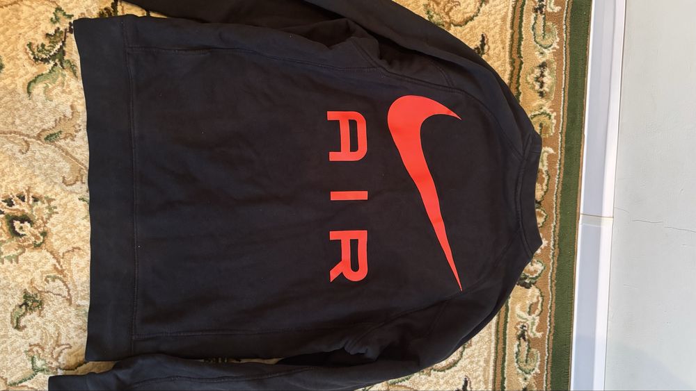 Продаю Оригинальный свитшот от Nike
