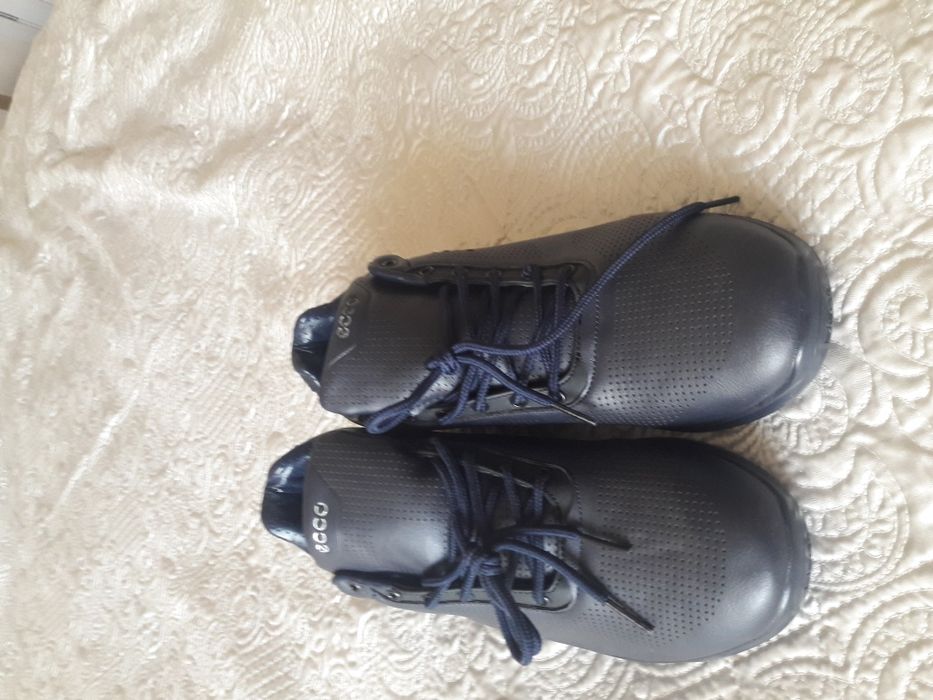 Продам кроссовки ЭССО,обмен