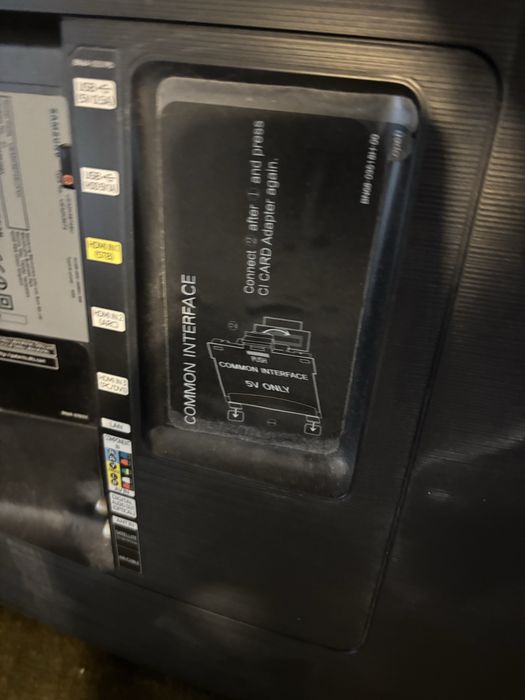 Smart TV Samsung diagonala 82 ecran fisurat