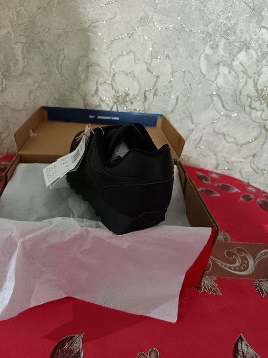 Vând adidași Reebok