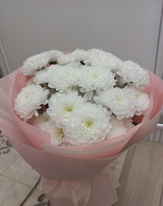 Шикарный букет из белых хризантем