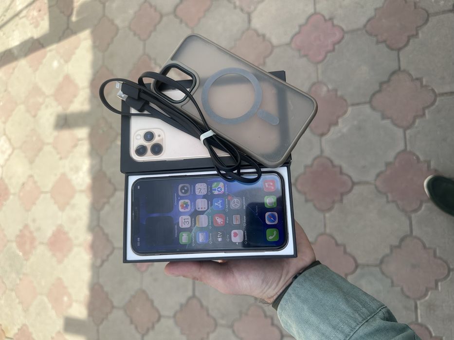 Продам телефон Айфон 11 Pro 512Gb