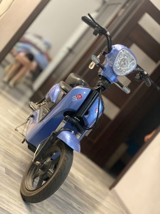 Продам электроскутер ск8