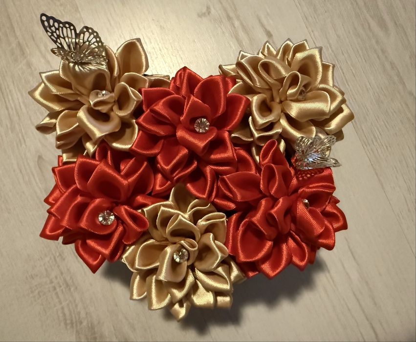 Ръчно изработени букети и декорации от сатенени рози