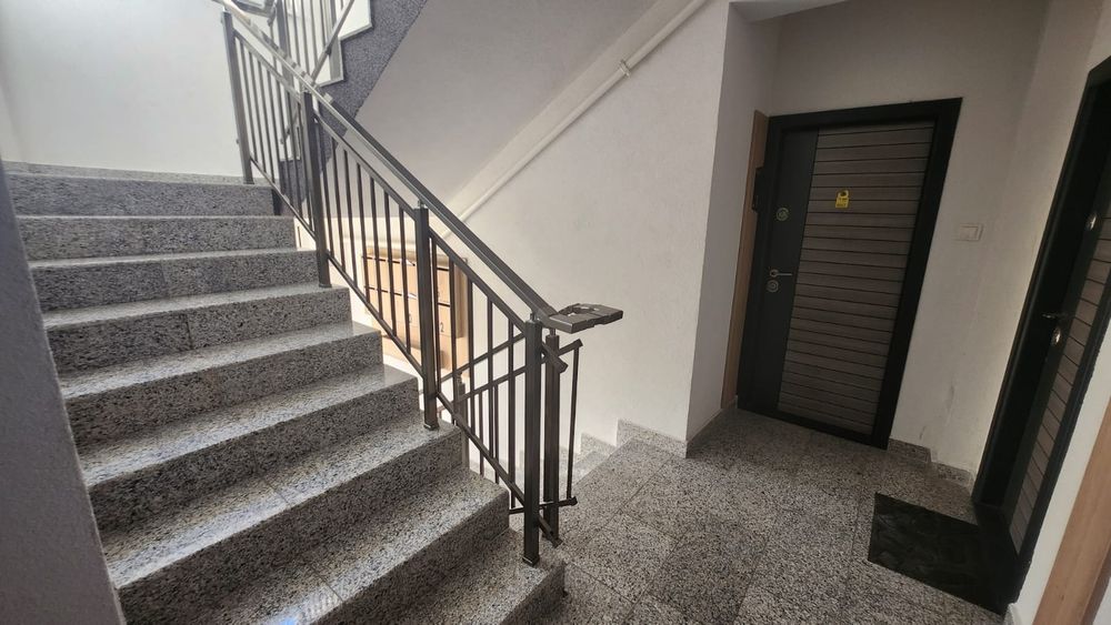 Vând apartament 2 camere+parcare