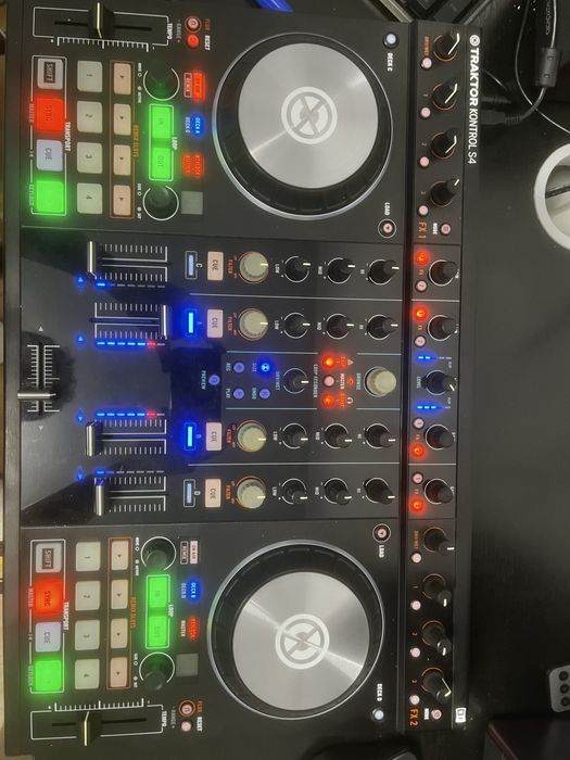 Consola Traktor Kontrol S4 MK2 + Geantă UDG