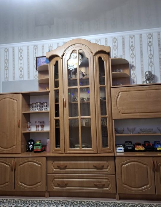 Продам стенку с посудой