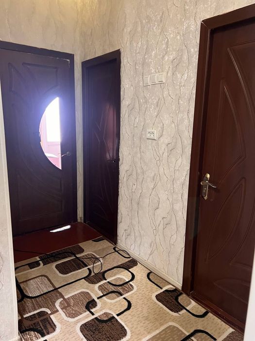 Квартира сотилади 2 хона 2 этаж кирпичном дом