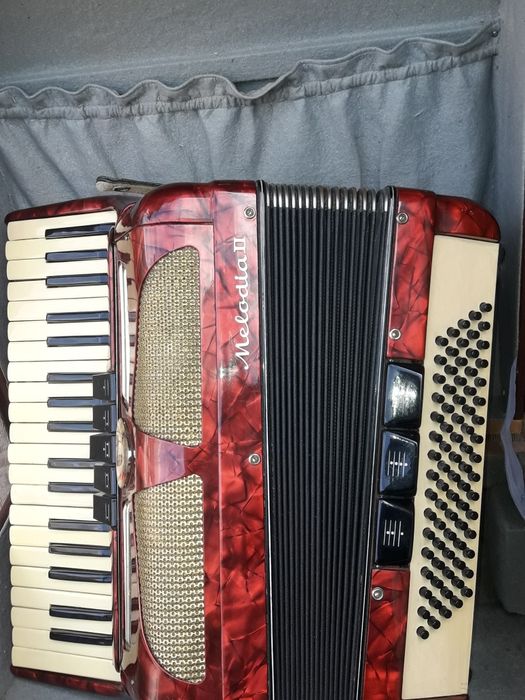Продам аккордеон"Melodia" пр.Чехословакия.