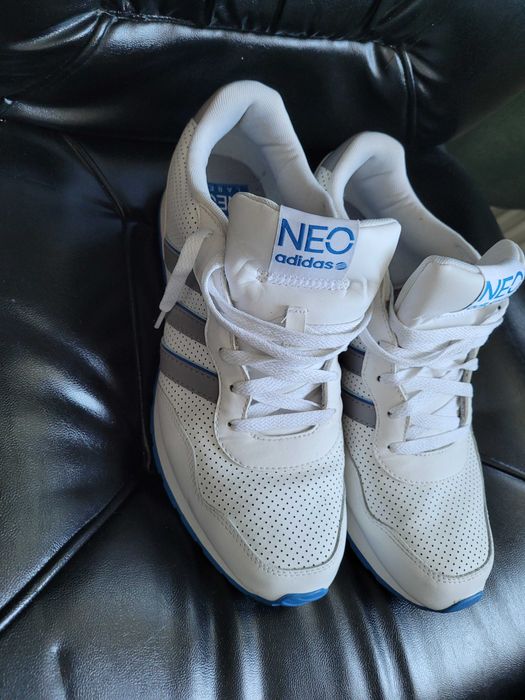 De vanzare pantofi Adidas NEO din piele, fabricat in Vietnam