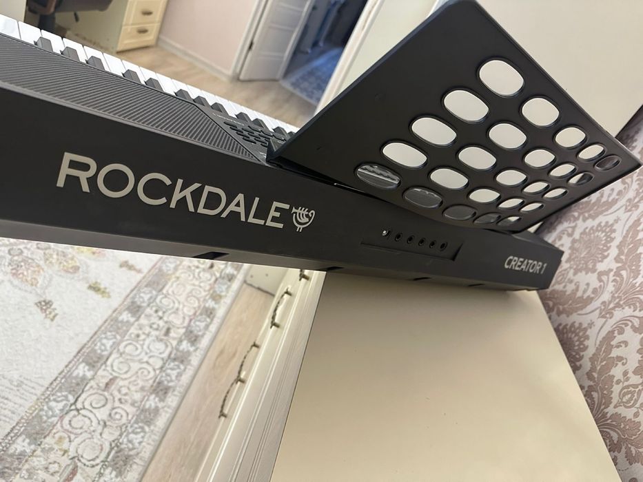 Музыкальный инструментСинтезатор