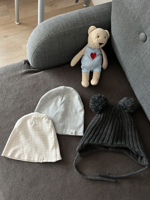 Set 3 căciuli bebe mărime 62-68; H&M