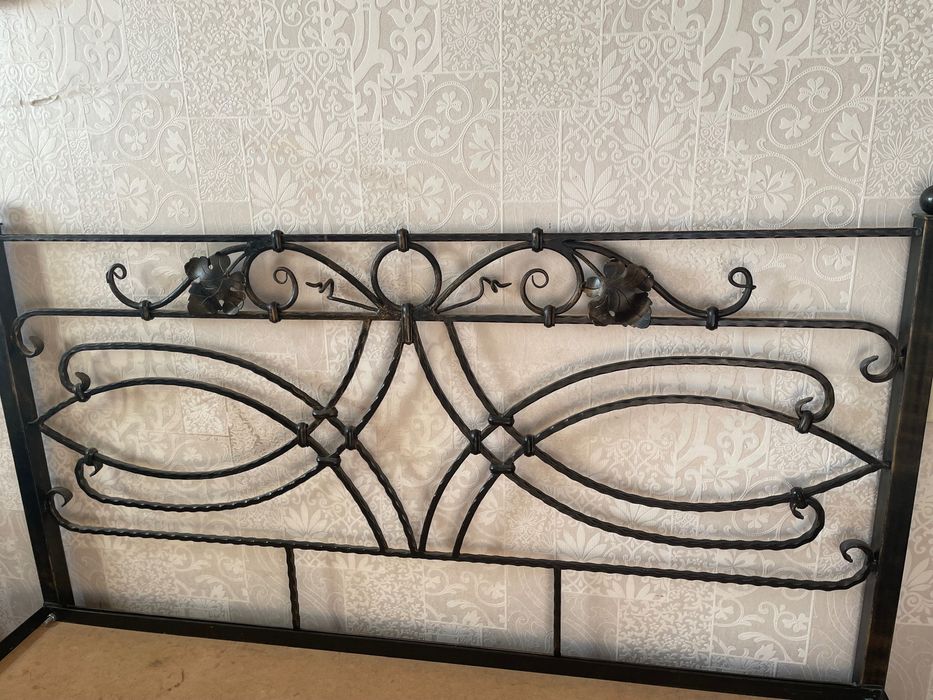 Кованая кровать продается.