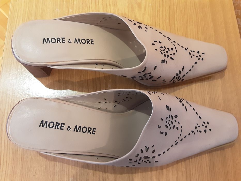 Дамски затворени обувки и чехли