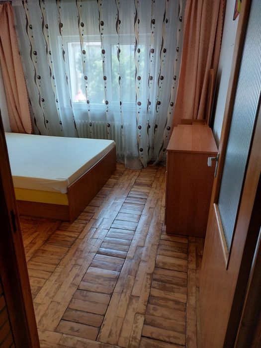 Inchiriez apartament 2 camere decomandat Obcini str Victoriei