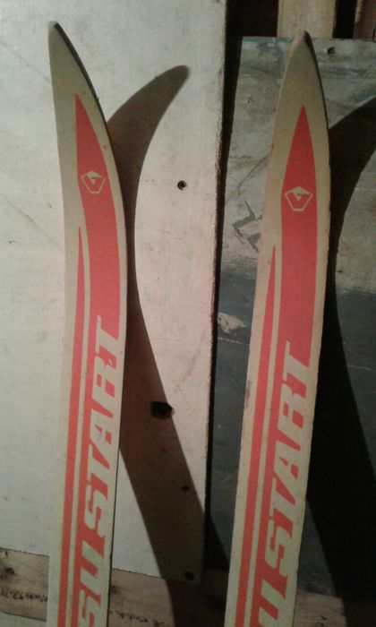 Лыжи деревянные .