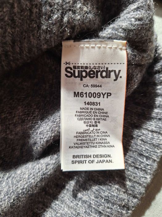 Топъл вълнен пуловер  Superdry.