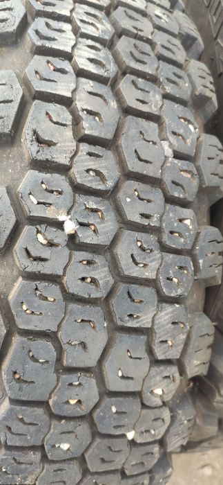 Продам резину б/у 225/85/15