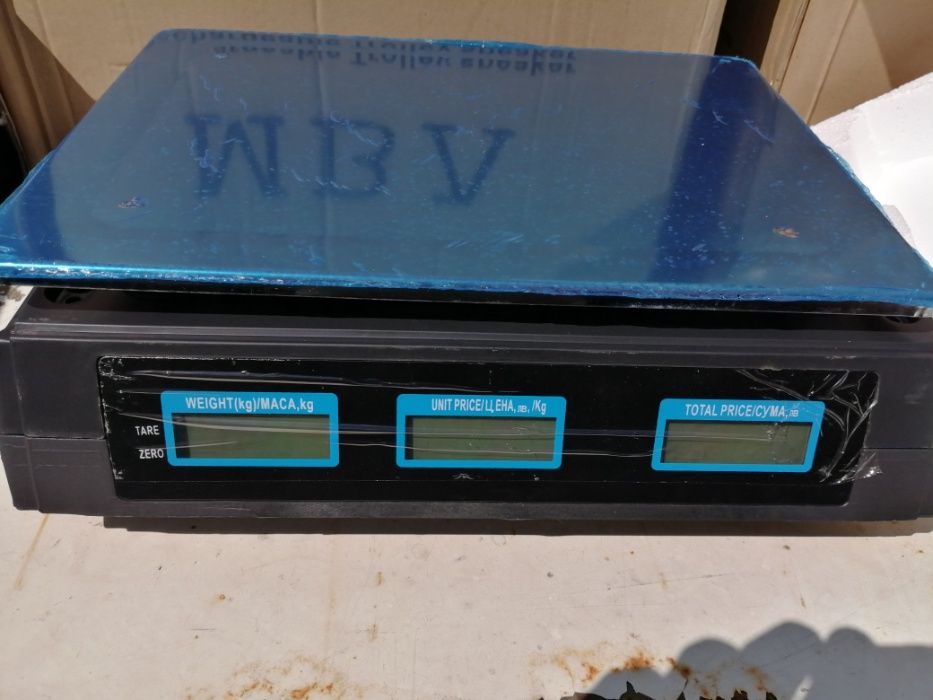 Японска професионална и прецизна електронна везна с метална платформа,