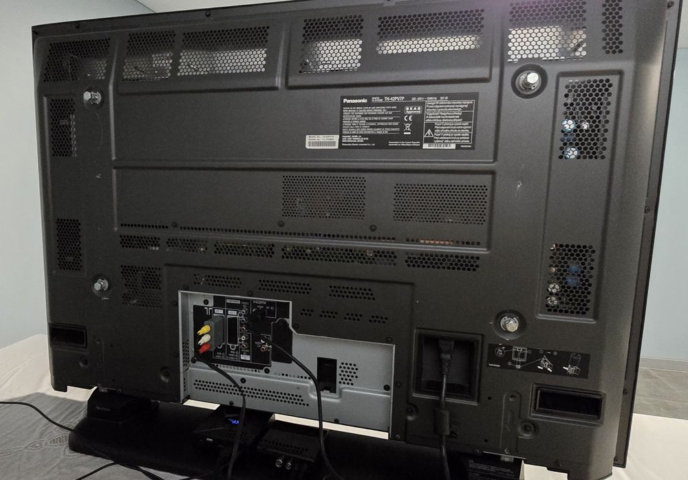Телевизор Panasonic 106см. оригинал
