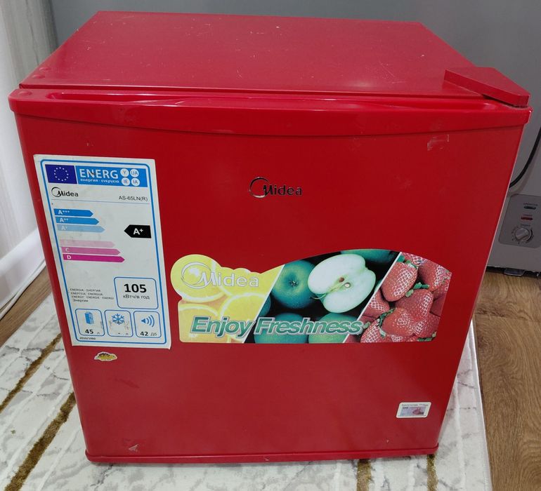 Продам холодильник офисный