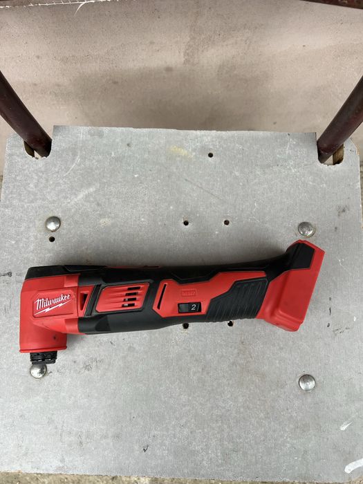 Multitool m18 volti cu acumulator