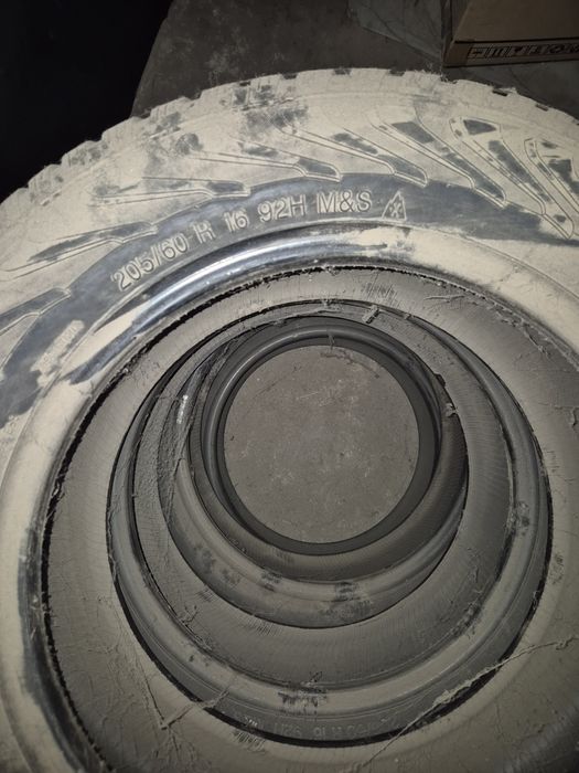 Vând cauciucuri de iarnă