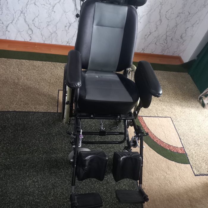 Продам инвалидную коляску (новая)